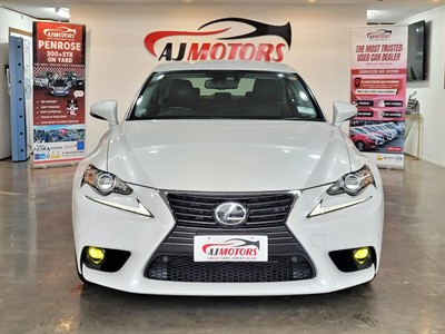 2016 Lexus IS 200t - Thumbnail