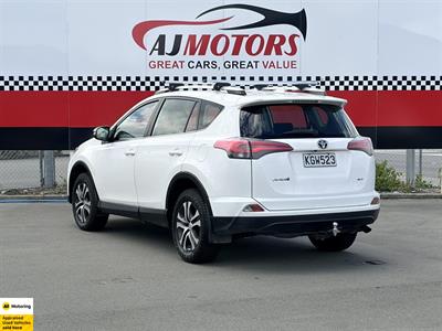 2017 Toyota RAV4 - Thumbnail
