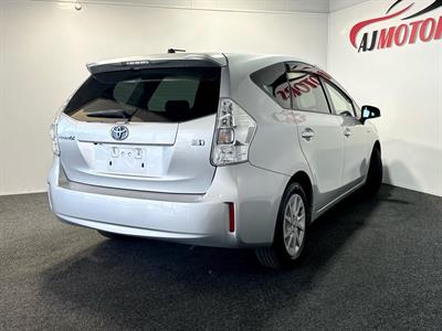 2013 Toyota Prius - Thumbnail