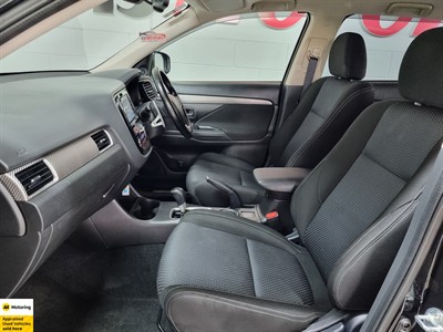 2015 Mitsubishi Outlander - Thumbnail