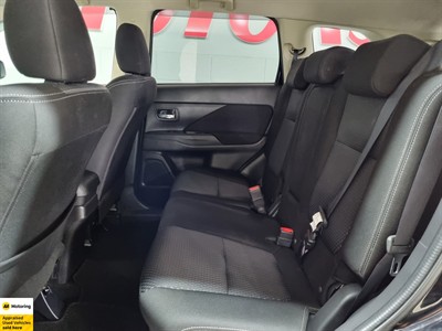 2015 Mitsubishi Outlander - Thumbnail