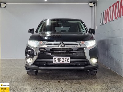 2015 Mitsubishi Outlander - Thumbnail