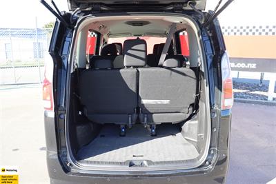 2022 Nissan Serena - Thumbnail