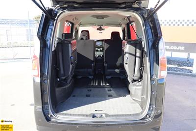 2022 Nissan Serena - Thumbnail