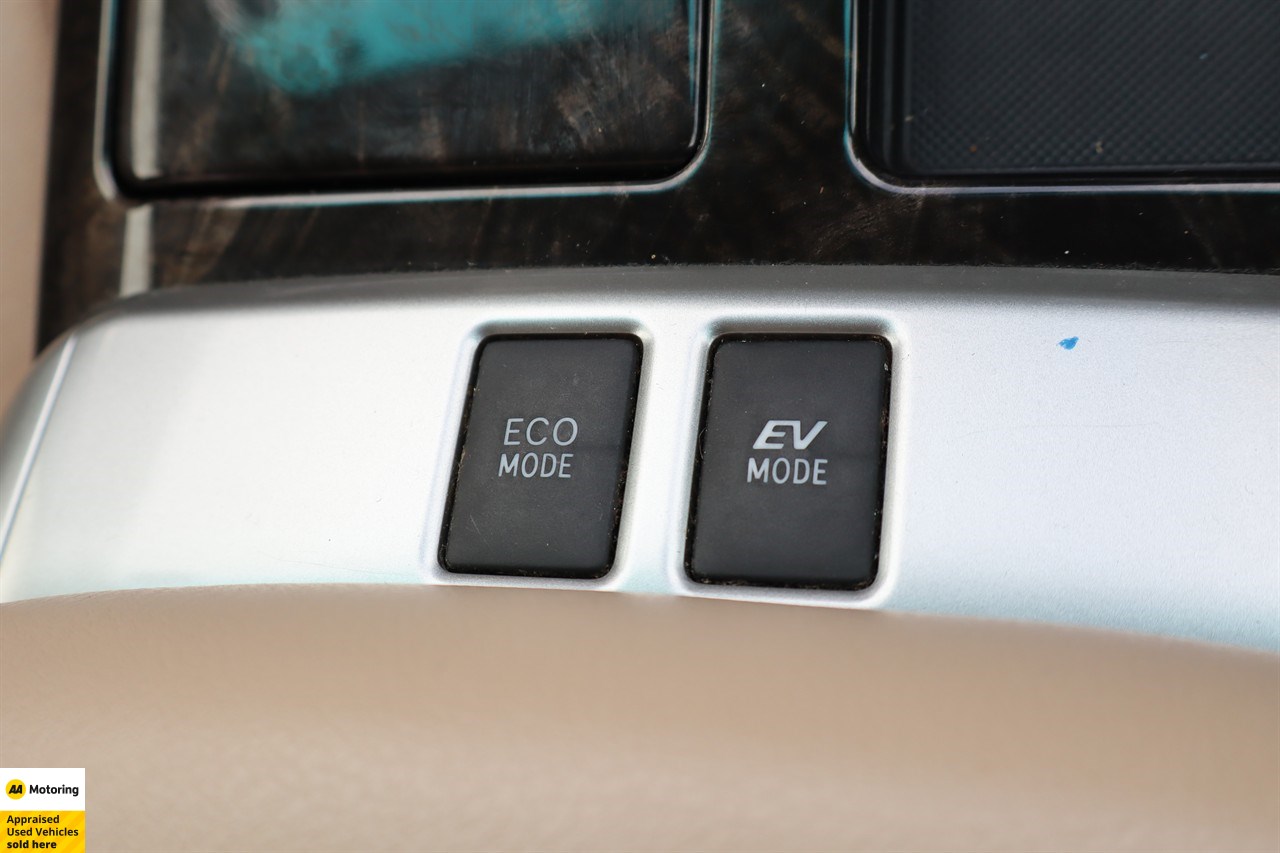 2013 Toyota Alphard