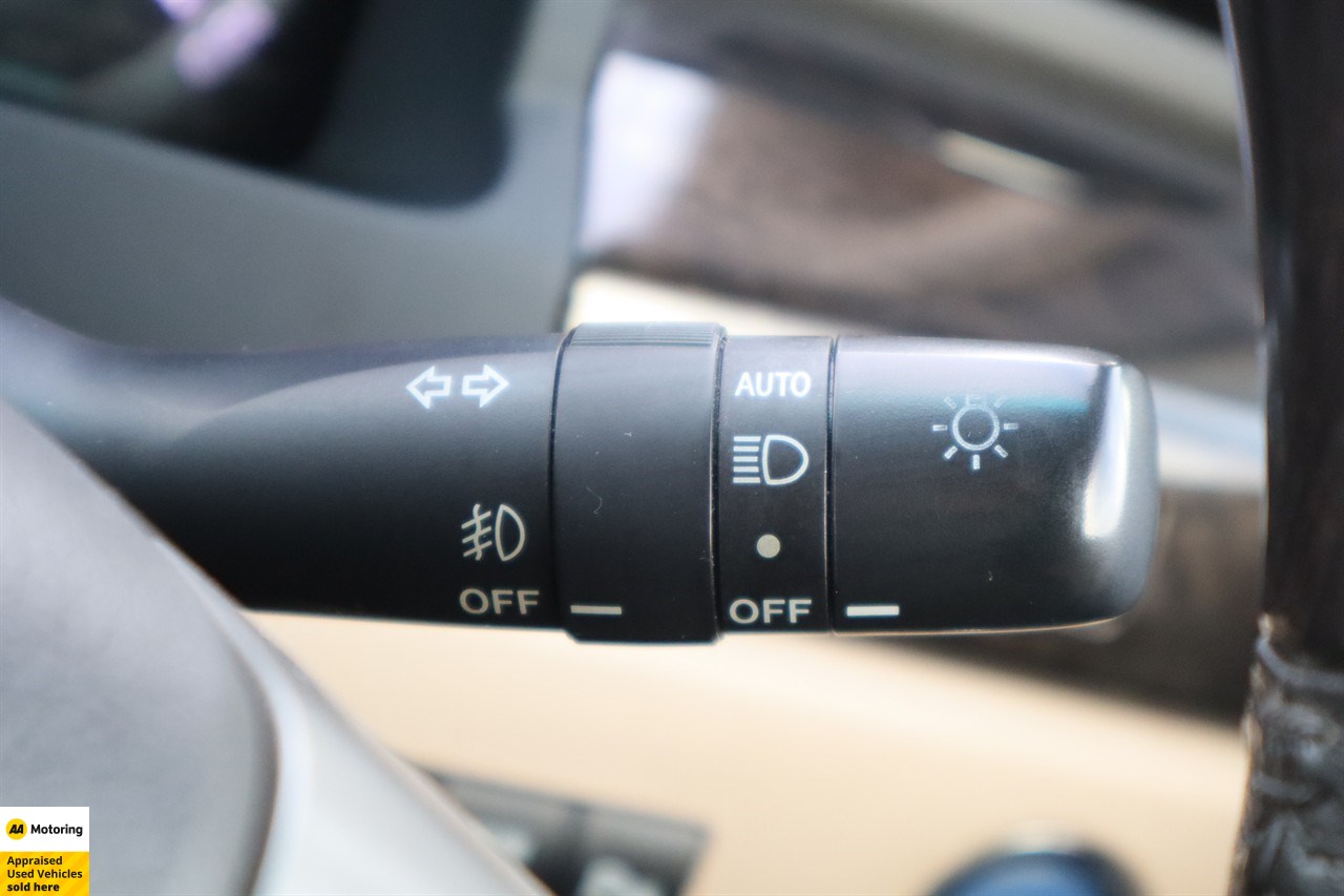 2013 Toyota Alphard