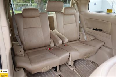 2013 Toyota Alphard - Thumbnail