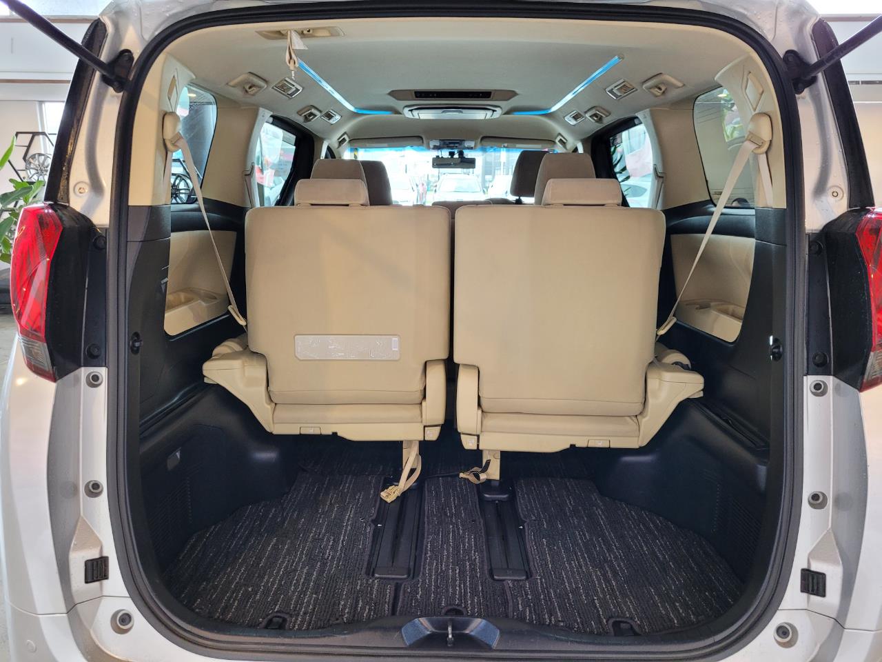 2017 Toyota Alphard