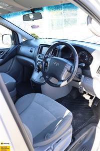 2017 Hyundai iMax - Thumbnail