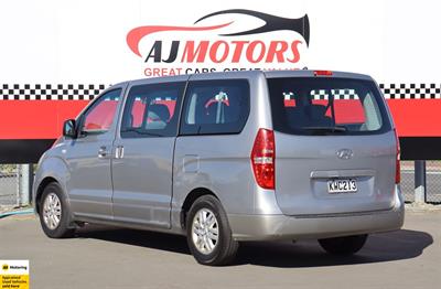 2017 Hyundai iMax - Thumbnail