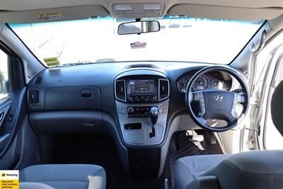 2017 Hyundai iMax - Thumbnail