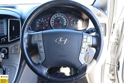 2017 Hyundai iMax - Thumbnail