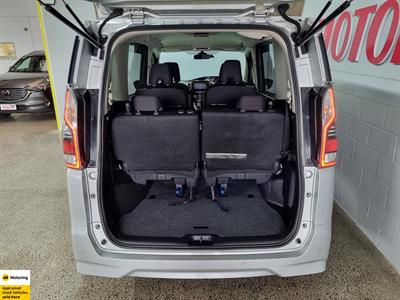 2020 Nissan Serena - Thumbnail