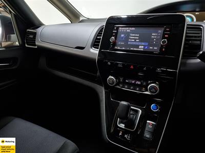 2020 Nissan Serena - Thumbnail