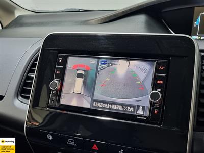 2020 Nissan Serena - Thumbnail