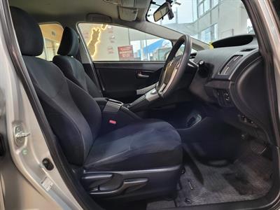 2012 Toyota Prius - Thumbnail