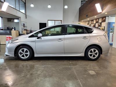 2012 Toyota Prius - Thumbnail