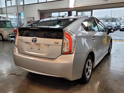 2012 Toyota Prius - Thumbnail