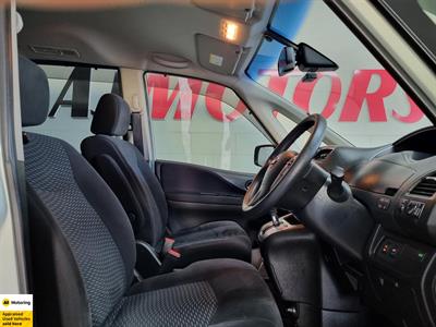2014 Nissan Serena - Thumbnail