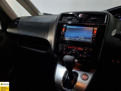 2014 Nissan Serena - Thumbnail