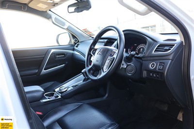 2022 Mitsubishi Pajero Sport - Thumbnail