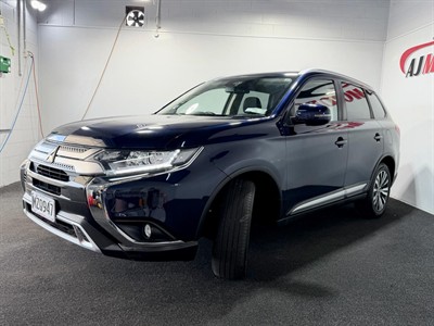 2020 Mitsubishi Outlander - Thumbnail