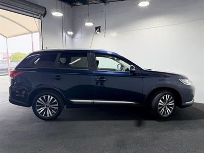 2020 Mitsubishi Outlander - Thumbnail