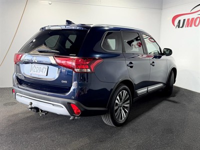 2020 Mitsubishi Outlander - Thumbnail