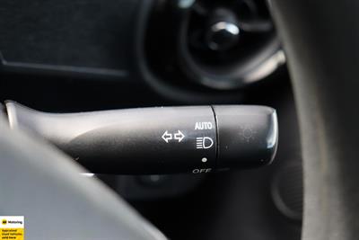 2017 Toyota Aqua - Thumbnail