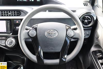 2017 Toyota Aqua - Thumbnail
