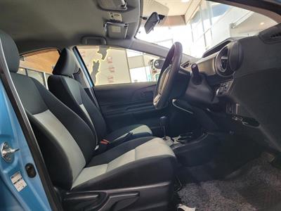 2014 Toyota Aqua - Thumbnail