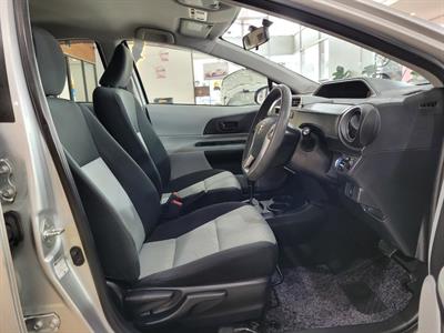 2012 Toyota Aqua - Thumbnail