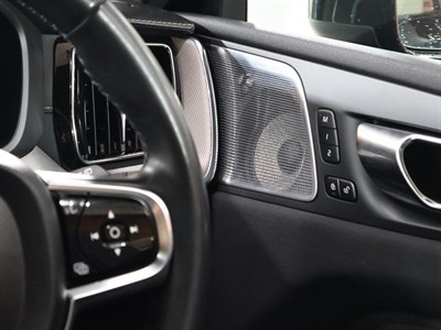 2022 Volvo XC60 - Thumbnail