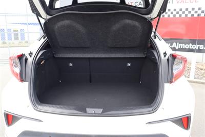 2018 Toyota C-HR - Thumbnail