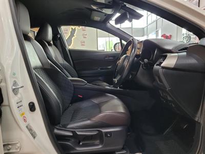 2017 Toyota C-HR - Thumbnail