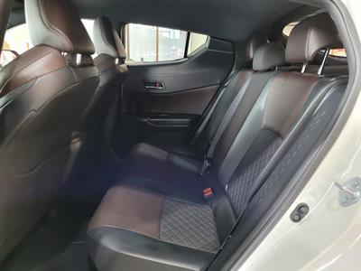 2017 Toyota C-HR - Thumbnail