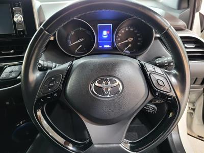 2017 Toyota C-HR - Thumbnail