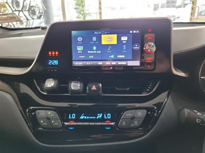 2017 Toyota C-HR - Thumbnail