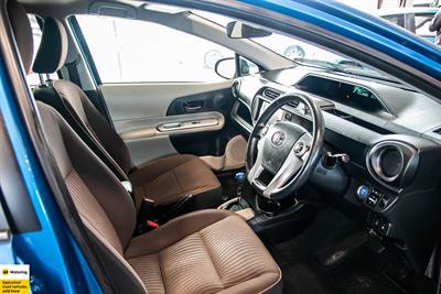 2013 Toyota Aqua - Thumbnail