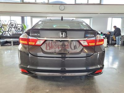 2014 Honda Grace - Thumbnail