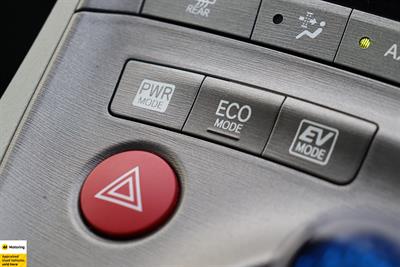 2015 Toyota Prius - Thumbnail