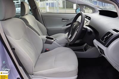 2015 Toyota Prius - Thumbnail