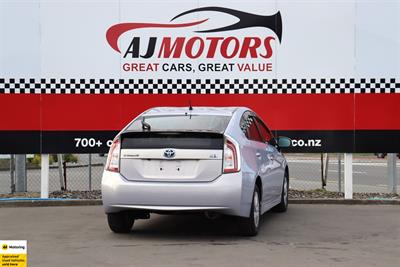 2015 Toyota Prius - Thumbnail