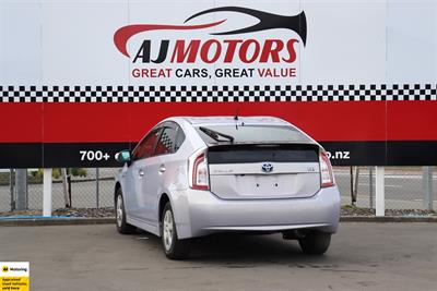 2015 Toyota Prius - Thumbnail