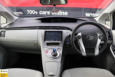 2015 Toyota Prius - Thumbnail