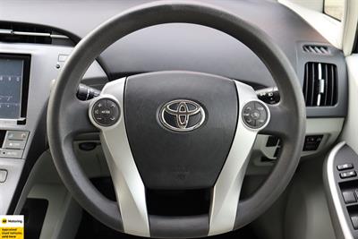 2015 Toyota Prius - Thumbnail