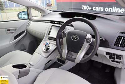 2015 Toyota Prius - Thumbnail