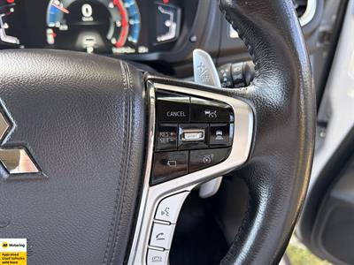 2022 Mitsubishi Pajero Sport - Thumbnail