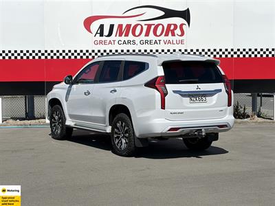 2022 Mitsubishi Pajero Sport - Thumbnail