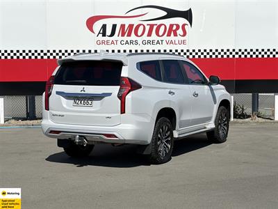 2022 Mitsubishi Pajero Sport - Thumbnail